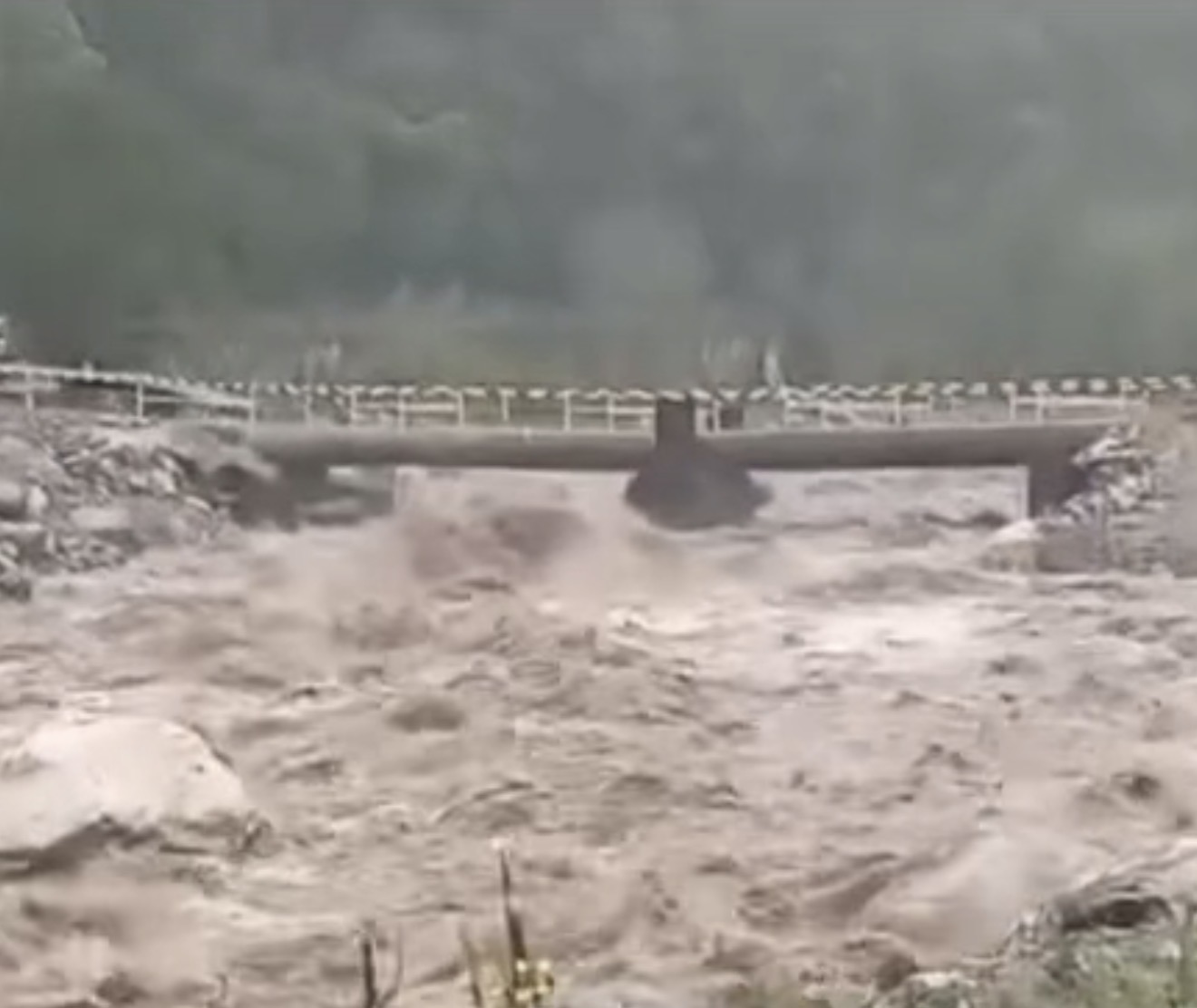 Alerta máxima por crecida del río Santo Domingo en Barinas